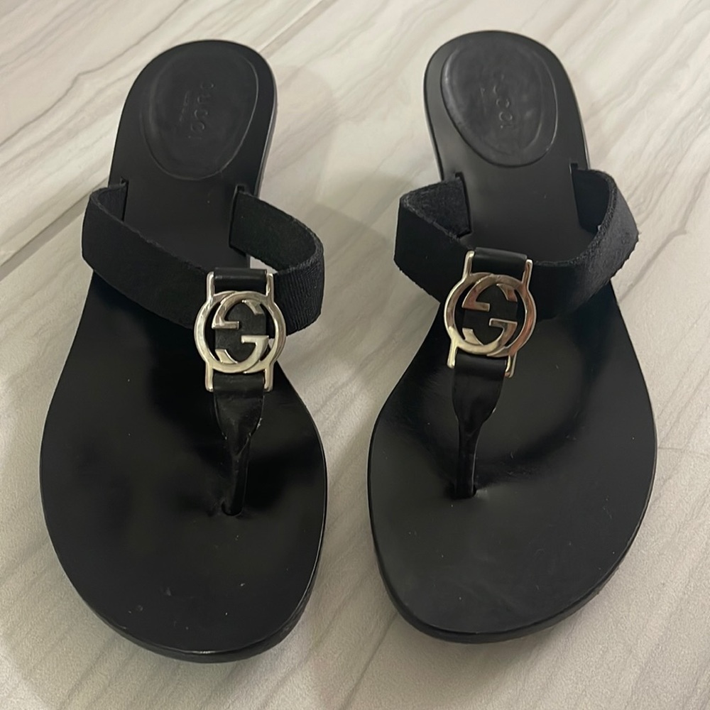 Gucci sandal. Size 7. Black. Heels. Silver Hardware